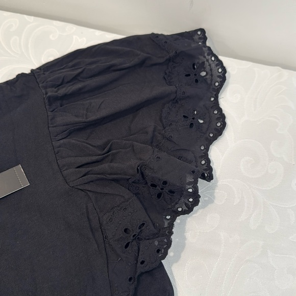 Tahari Eyelet Flutter Sleeve Top. Size S - Picture 7 of 11
